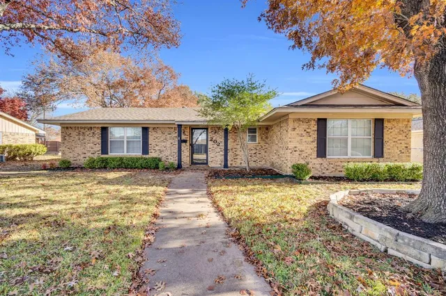 $2,300 | 202 Vanderbilt Lane, Waxahachie, TX 75165
