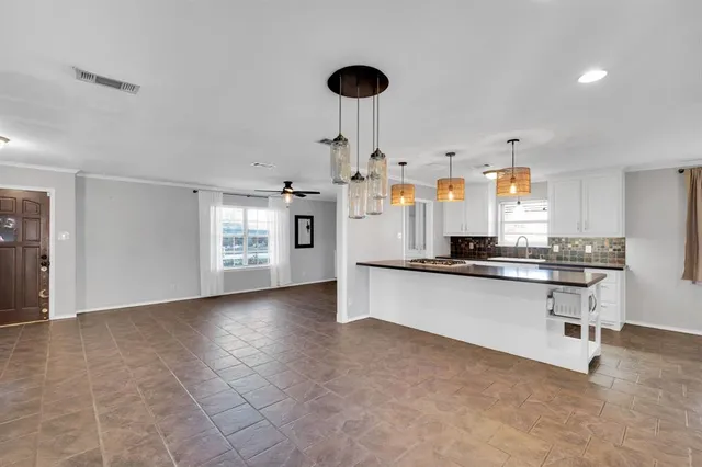 $2,300 | 202 Vanderbilt Lane, Waxahachie, TX 75165