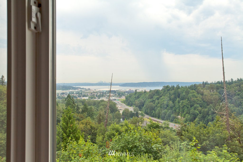 2470 Southeast 8th Place Renton, WA 98057 - Photo 14 of 15 Gallery Image 14