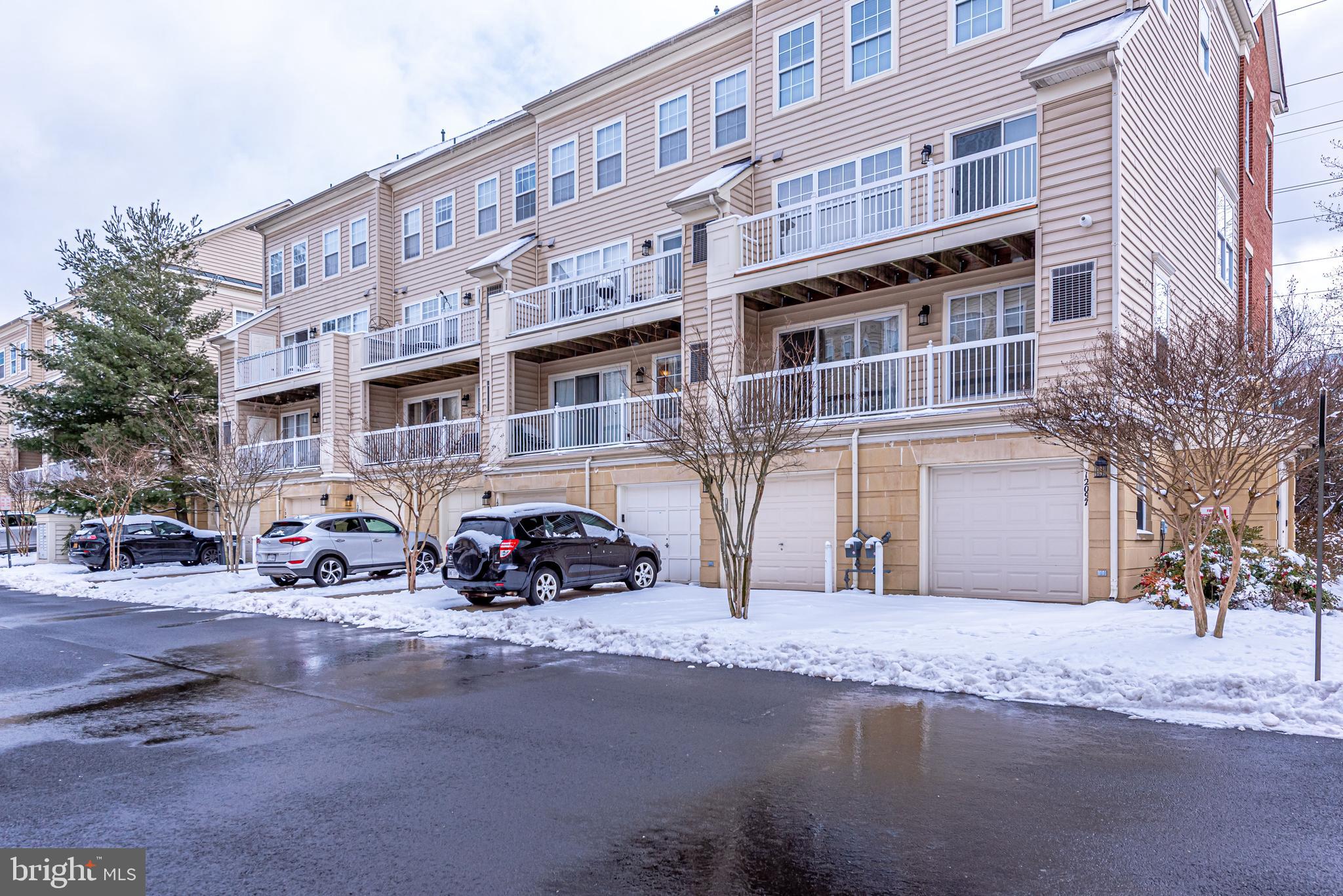 12097 Trumbull Way, Unit 20971 Reston, VA 20190 - Photo 35 of 48 Gallery Image 35