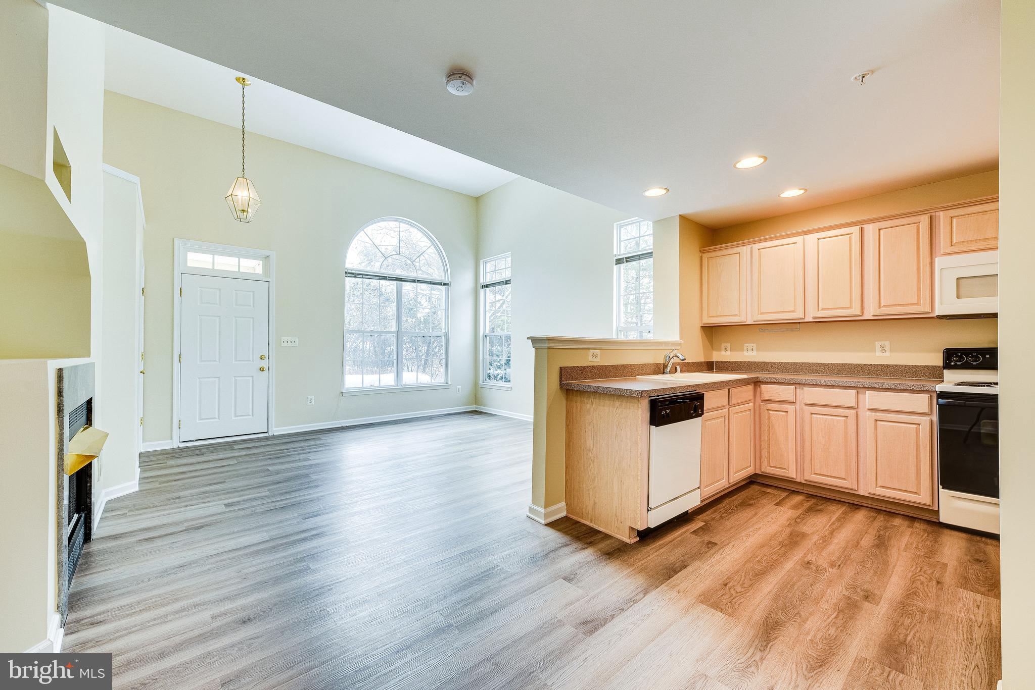 12097 Trumbull Way, Unit 20971 Reston, VA 20190 - Photo 6 of 48 Gallery Image 6