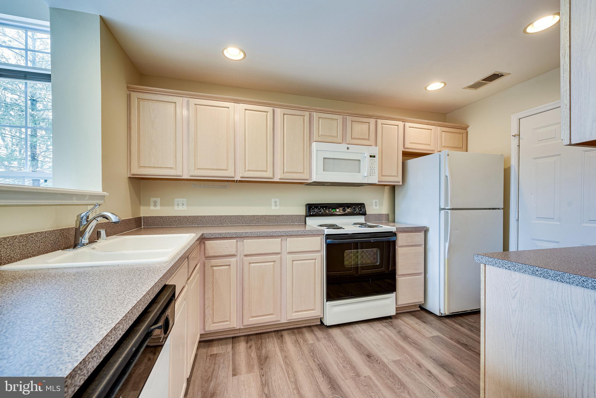 12097 Trumbull Way, Unit 20971 Reston, VA 20190 - Photo 9 of 48 Gallery Image 9