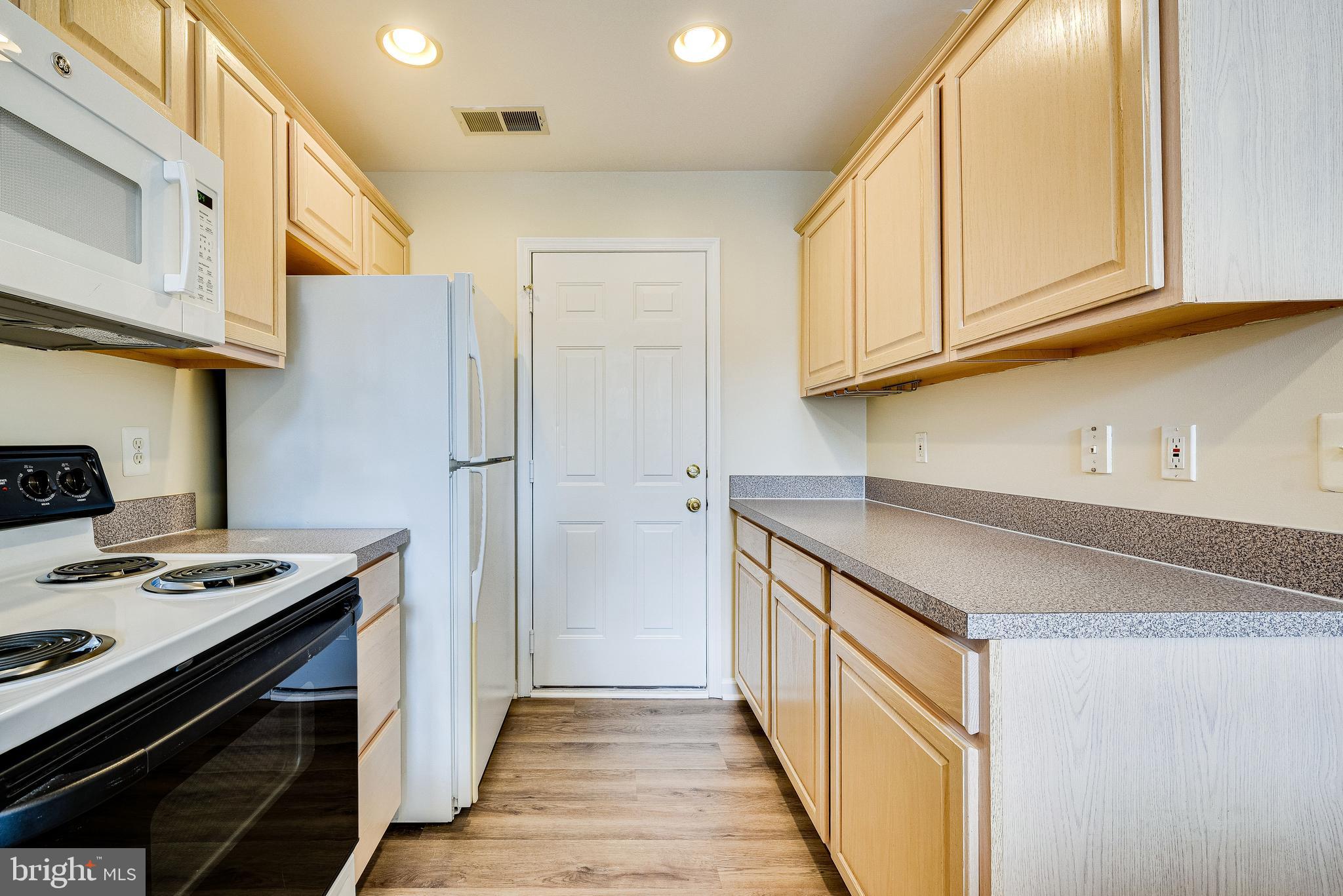 12097 Trumbull Way, Unit 20971 Reston, VA 20190 - Photo 10 of 48 Gallery Image 10