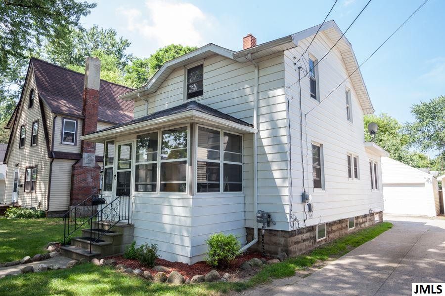 412 Gilbert Street Jackson, MI 49202 - Photo 2 of 24 Photo 2