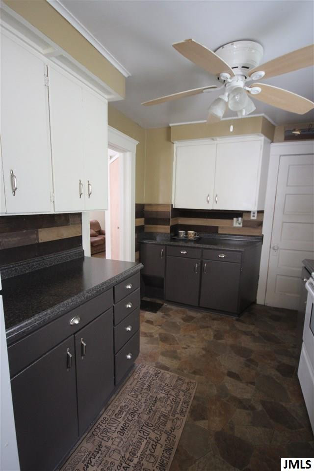412 Gilbert Street Jackson, MI 49202 - Photo 4 of 24 Photo 4