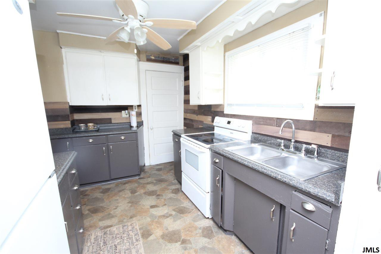 412 Gilbert Street Jackson, MI 49202 - Photo 8 of 24 Photo 8