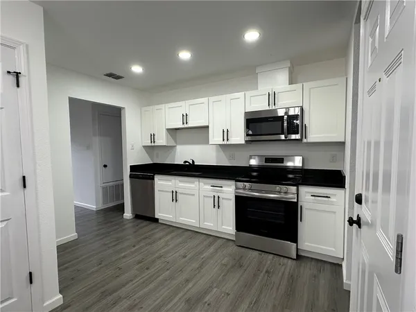 $1,850 | 813 St Peter Street, Corpus Christi, TX 78418