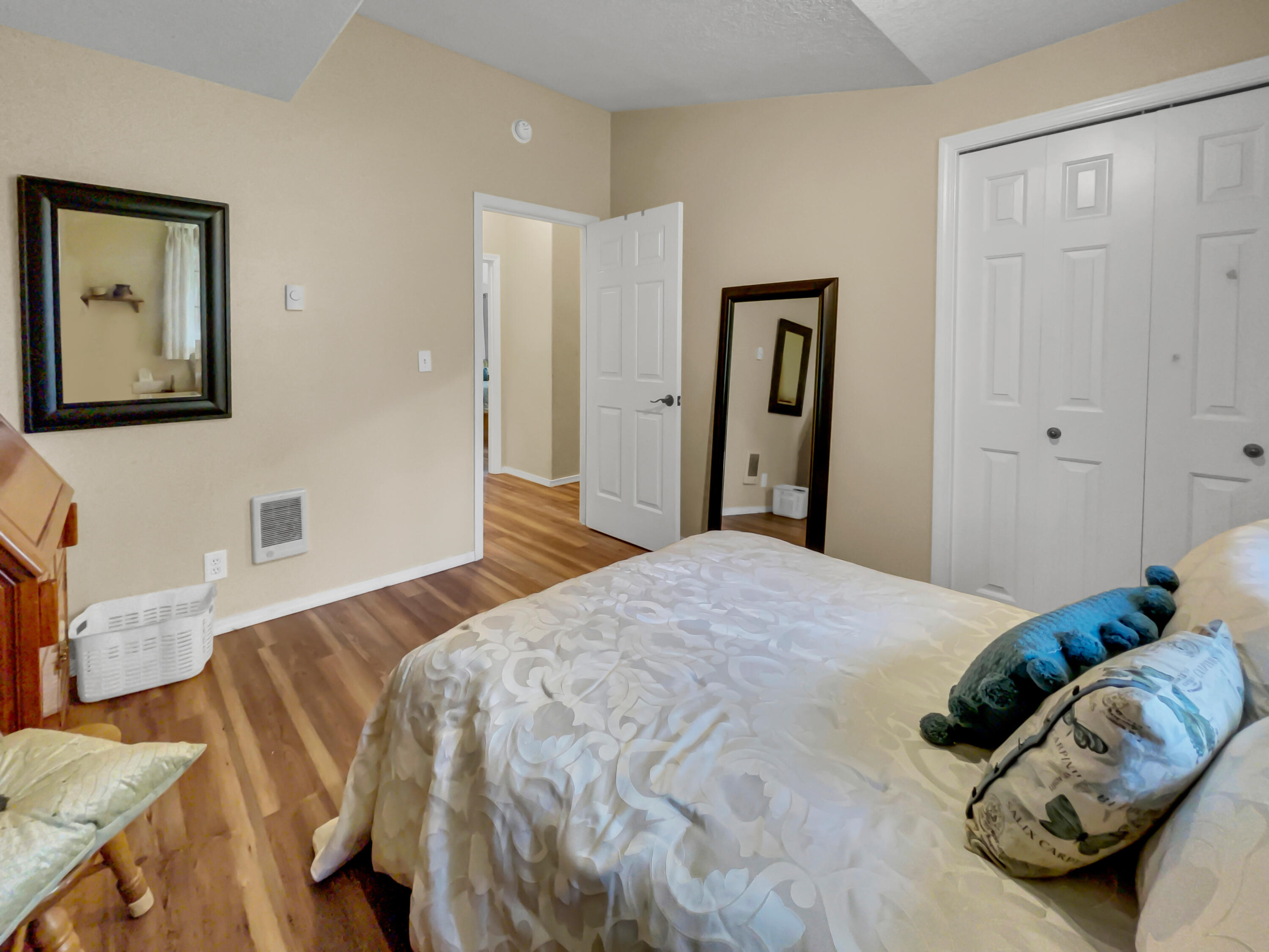 19231 Apache Road Bend, OR 97702 - Photo 22 of 34 Bedroom 2