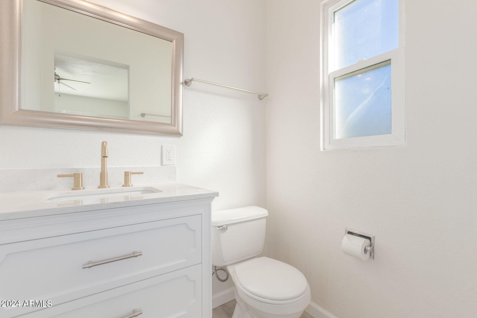 4633 North 24th Street Phoenix, AZ 85016 - Photo 12 of 17 Master Bathroom