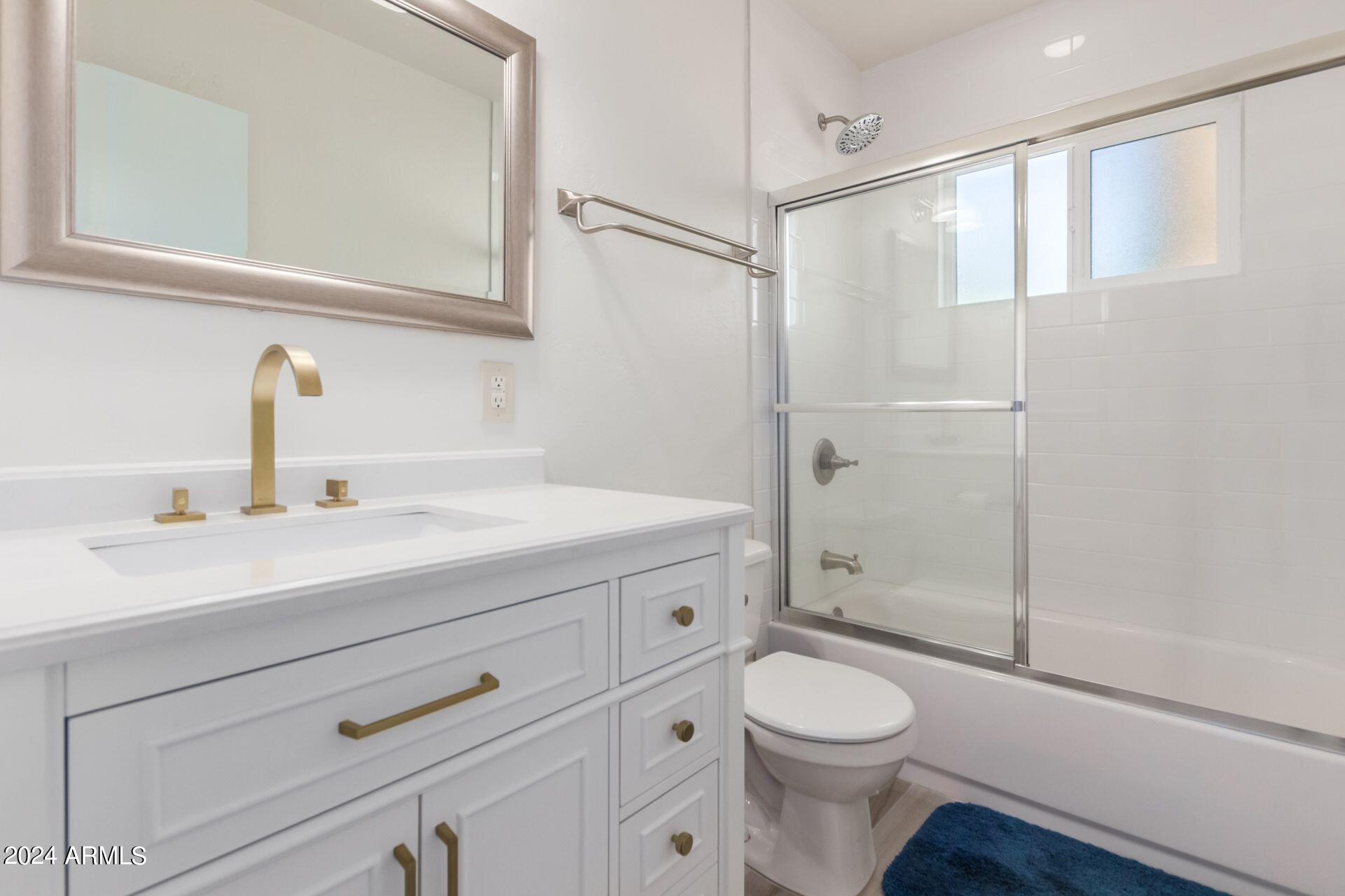 4633 North 24th Street Phoenix, AZ 85016 - Photo 13 of 17 Hall Bathroom