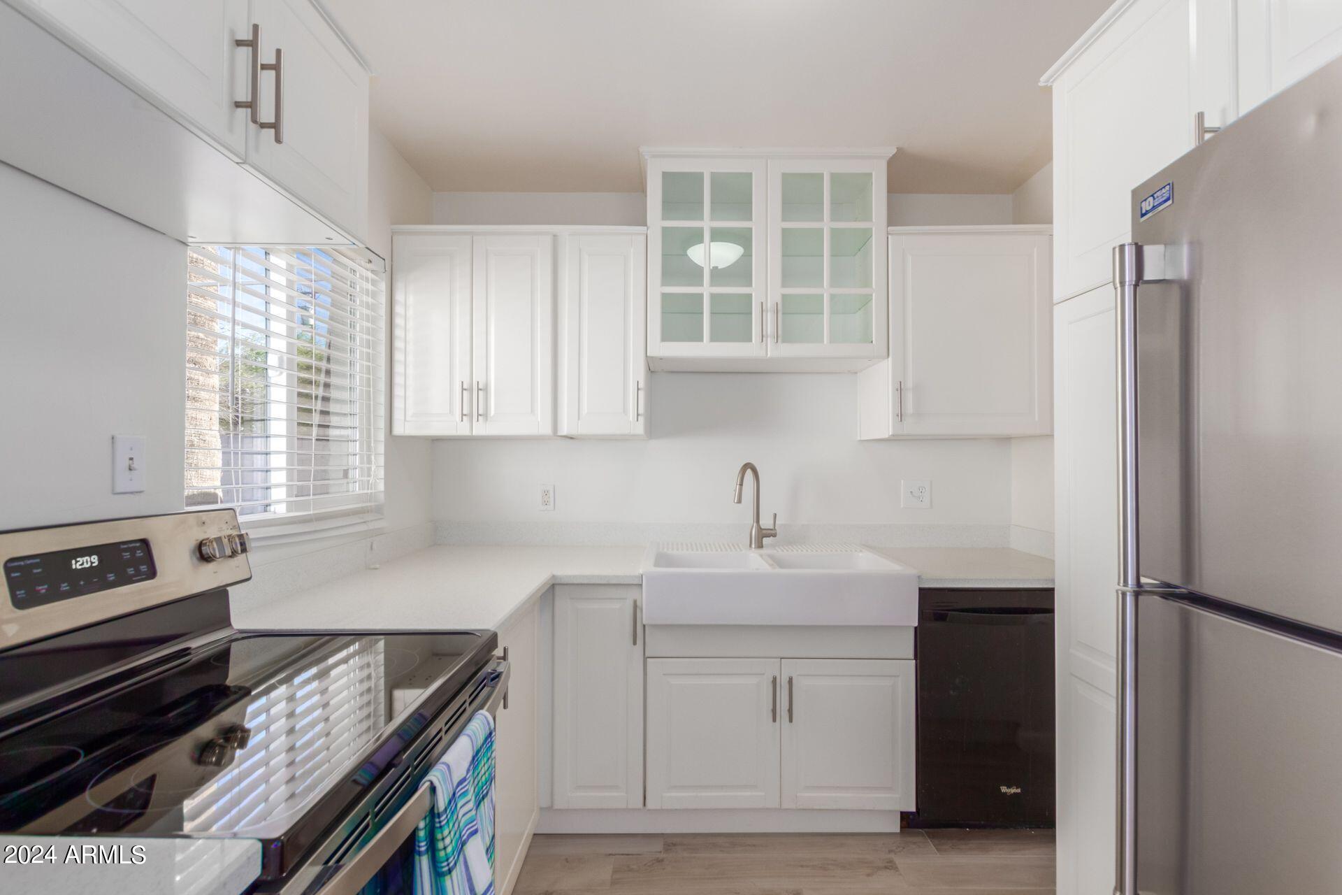 4633 North 24th Street Phoenix, AZ 85016 - Photo 5 of 17 Kitchen 2