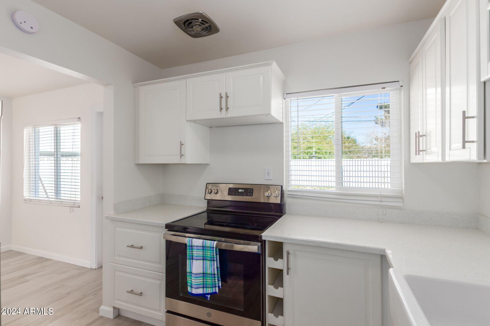 4633 North 24th Street Phoenix, AZ 85016 - Photo 6 of 17 Kitchen 4