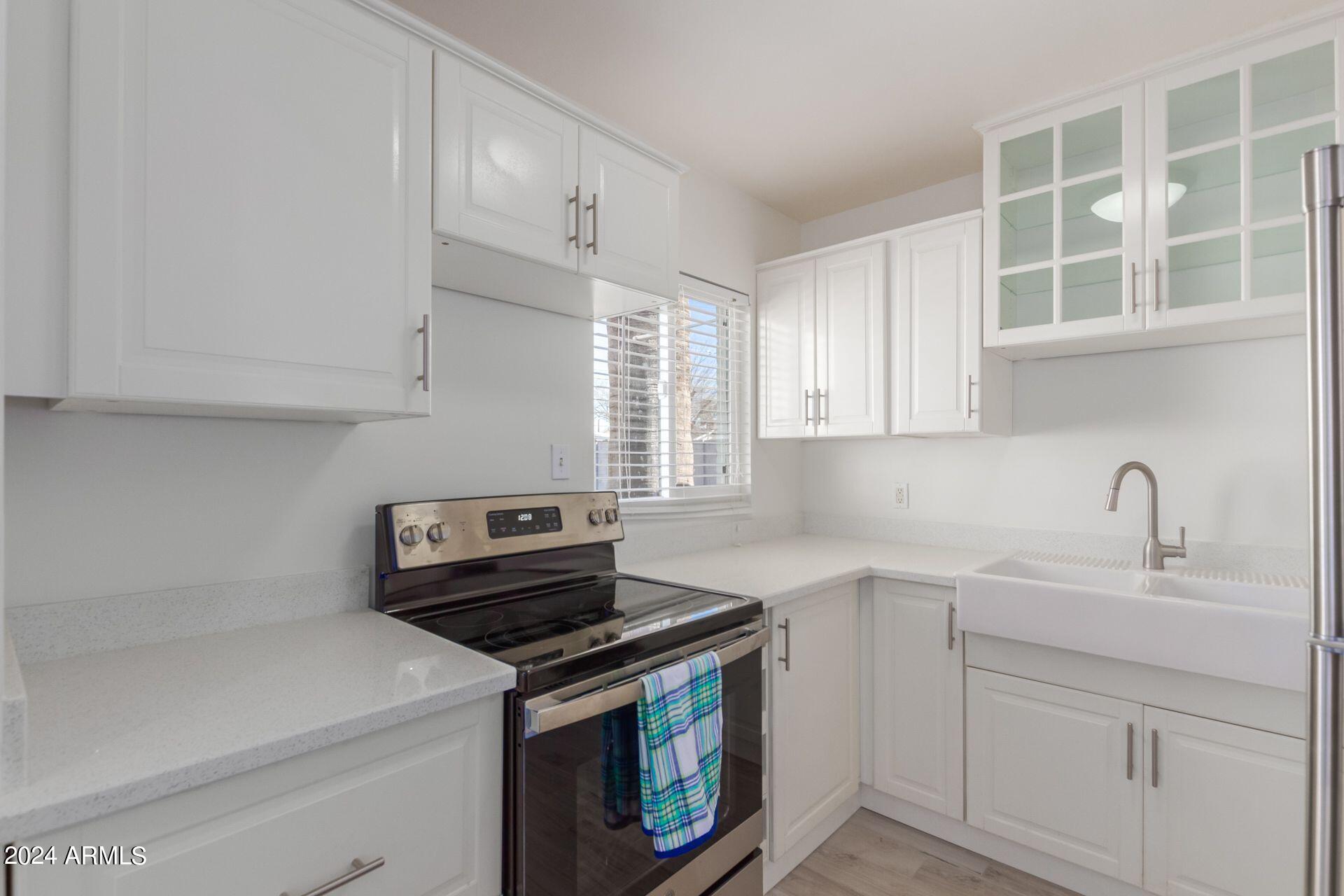 4633 North 24th Street Phoenix, AZ 85016 - Photo 7 of 17 Kitchen