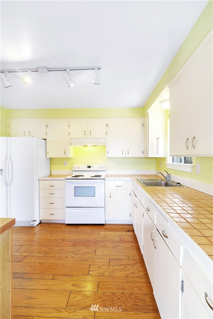 5302 Sound Avenue Everett, WA 98203 - Photo 8 of 20