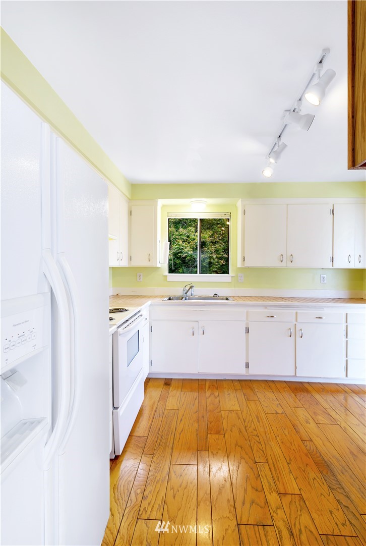 5302 Sound Avenue Everett, WA 98203 - Photo 10 of 20