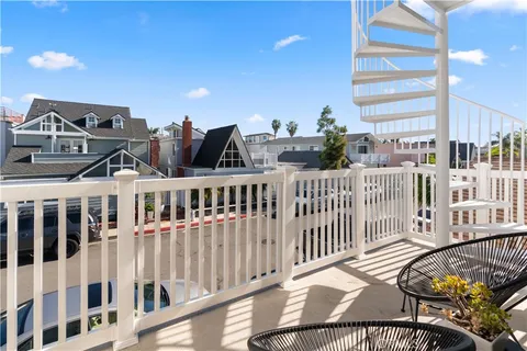 $3,299,950 | 315 Lugonia Street, Newport Beach, CA 92663