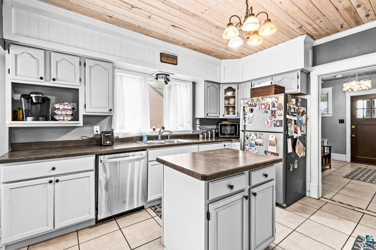 427 12th Avenue Two Harbors, MN 55616 - Photo 8 of 25