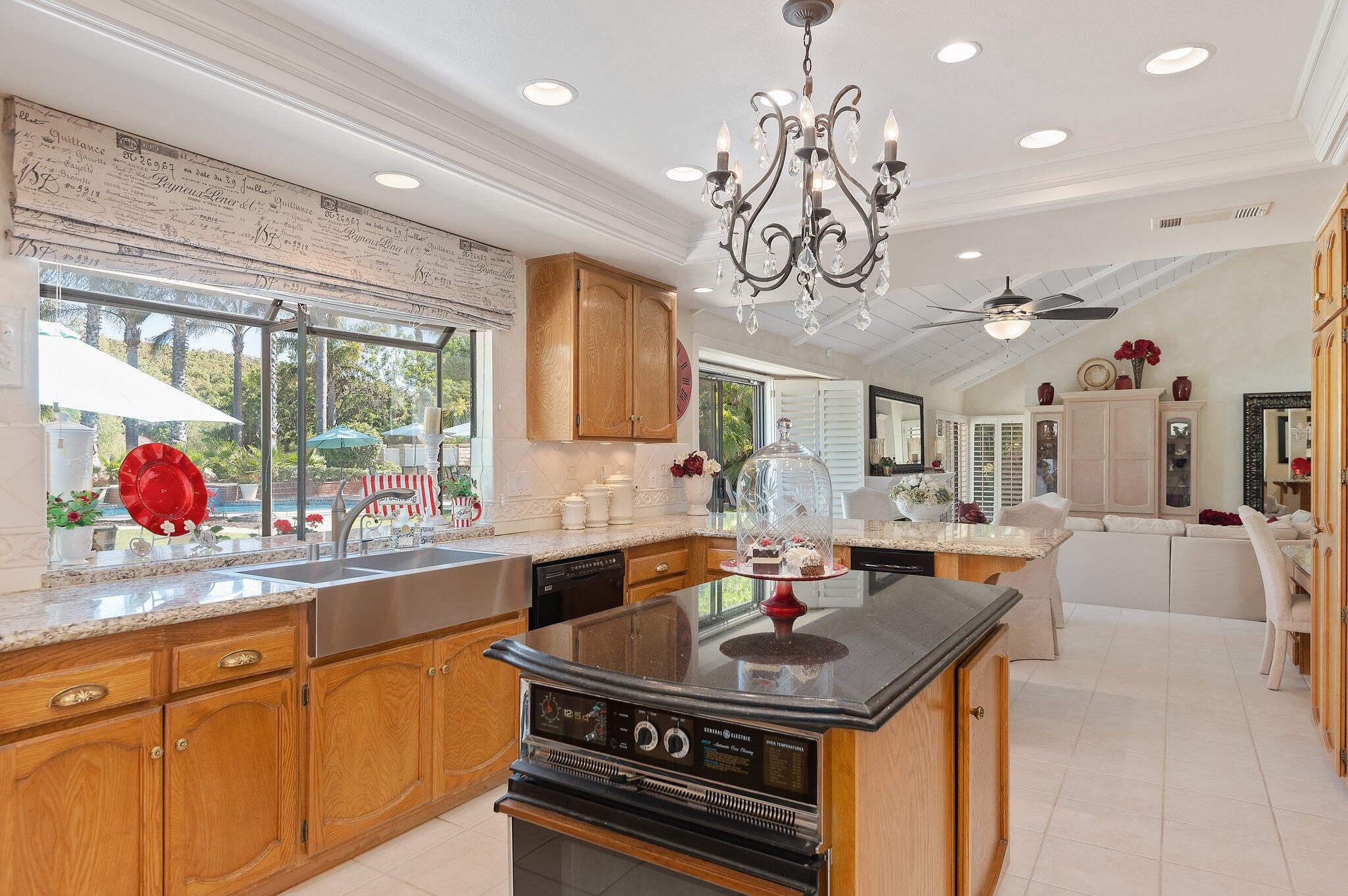 6430 San Onofre Drive Camarillo, CA 93012 - Photo 14 of 42 15 - Kitchen