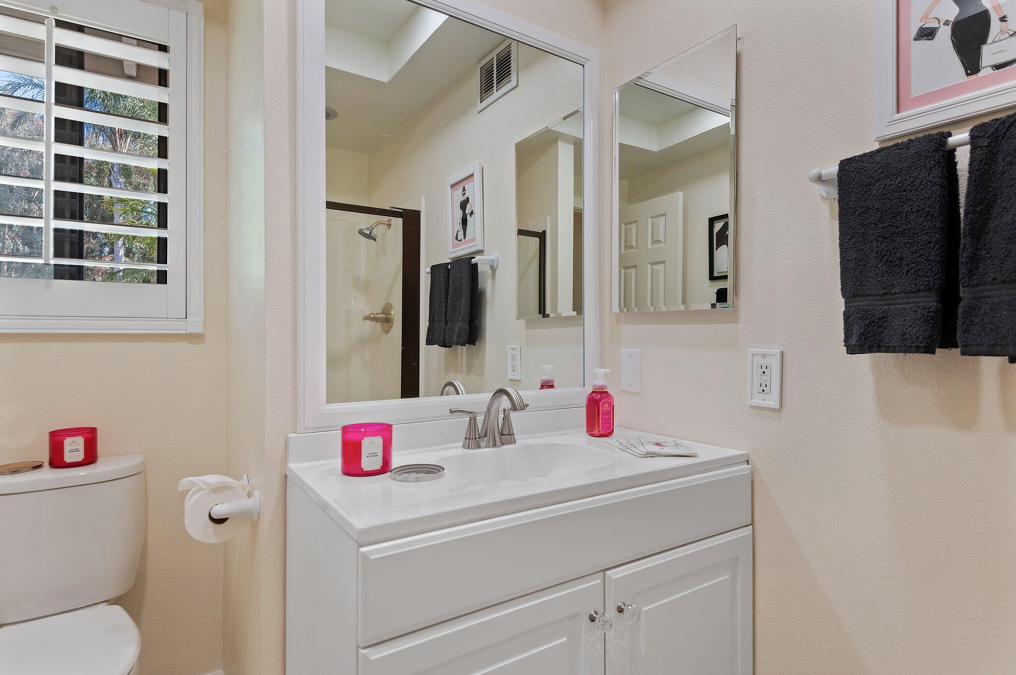 6430 San Onofre Drive Camarillo, CA 93012 - Photo 27 of 42 28 - Bathroom 3