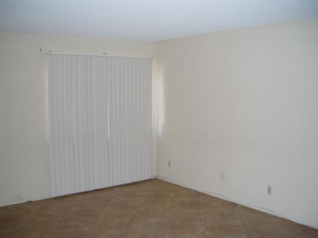 5525 East Thomas Road, Unit D04 Phoenix, AZ 85018 - Photo 2 of 9 Big Living Room