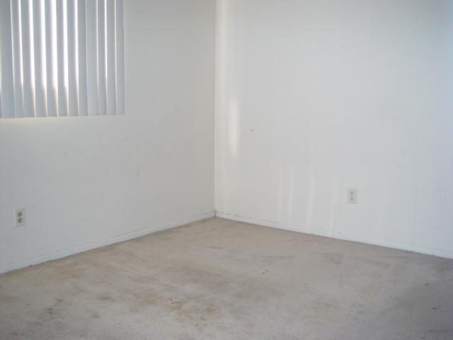 5525 East Thomas Road, Unit D04 Phoenix, AZ 85018 - Photo 7 of 9 2nd Bedroom