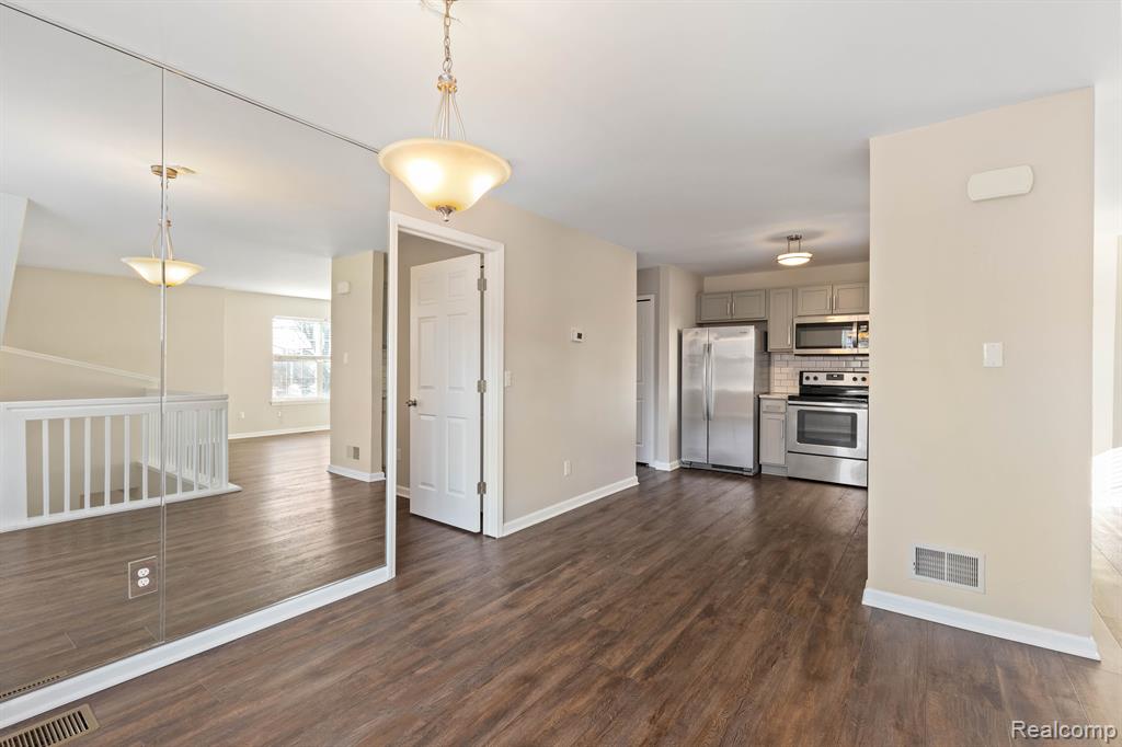 890 Lothrop Street Detroit, MI 48202 - Photo 5 of 27