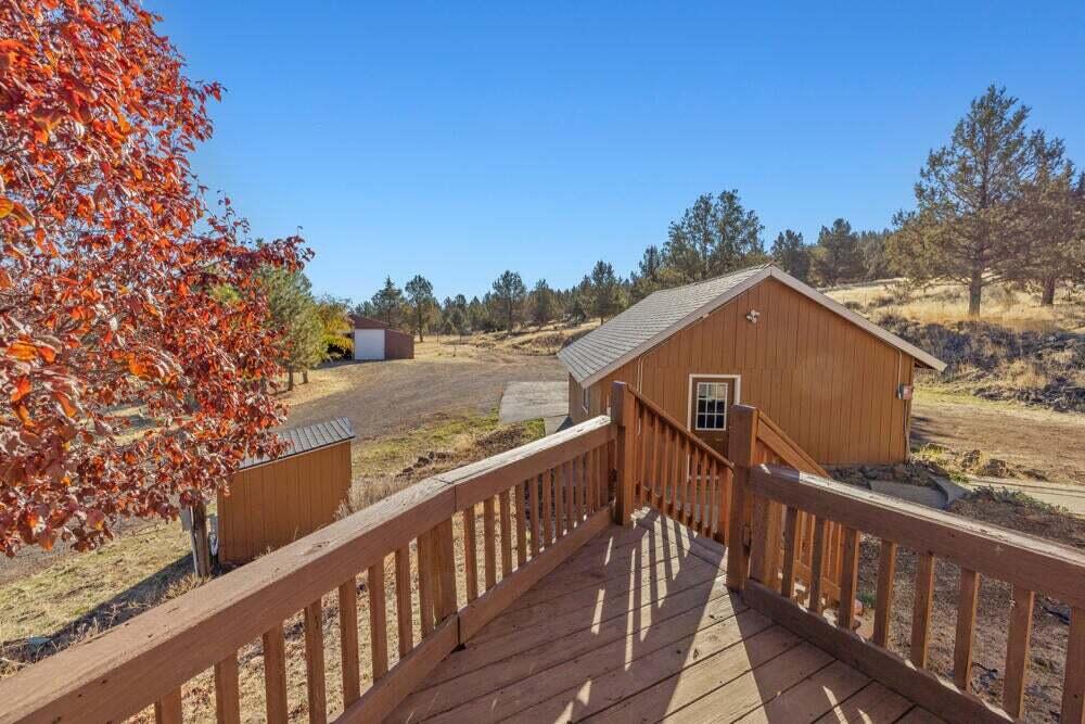 17550 South Poe Valley Road Klamath Falls, OR 97603 - Photo 26 of 59 a view of a street from a balcony
