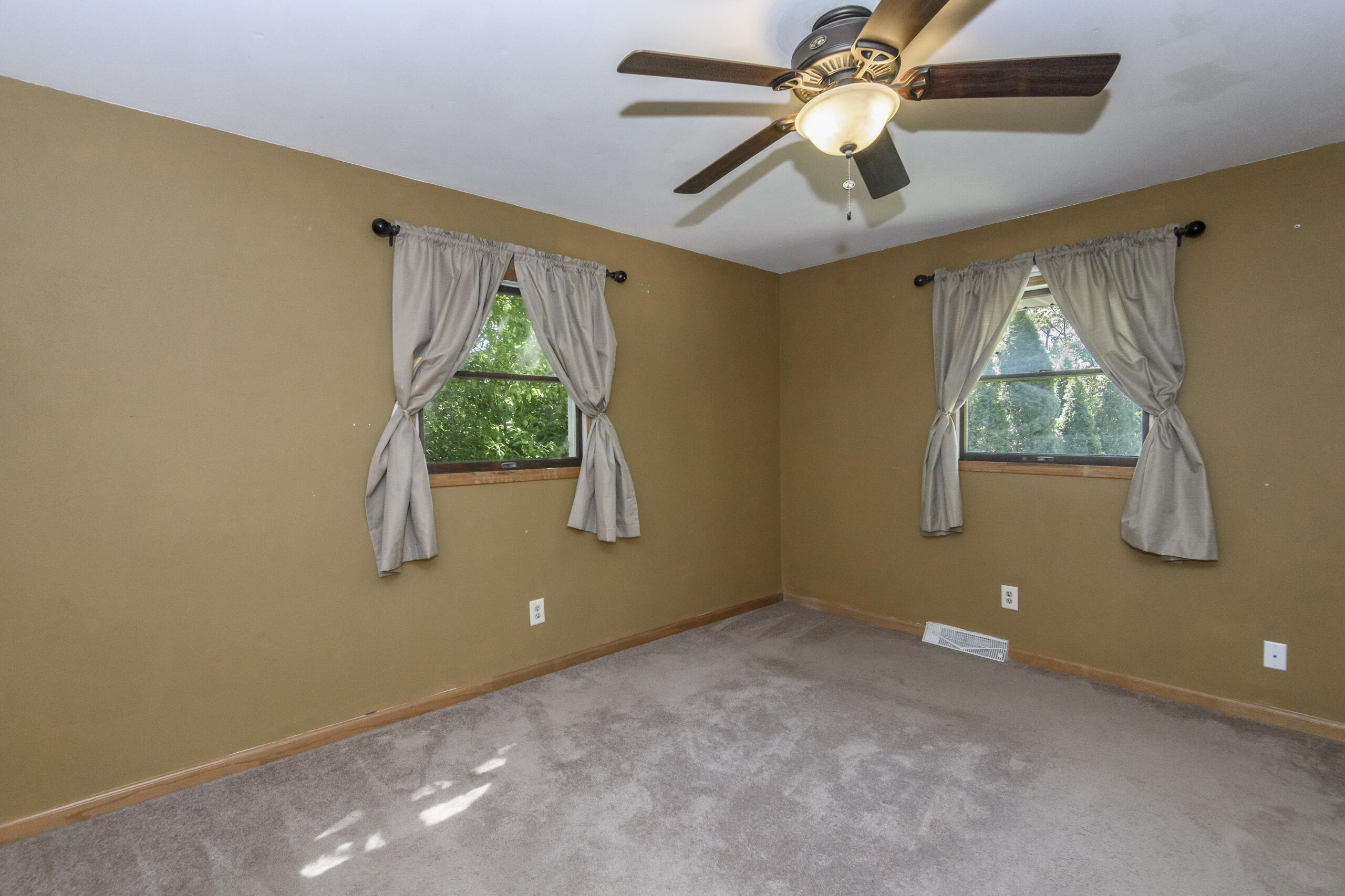 705 Fox Knoll Drive Rochester, WI 53185 - Photo 24 of 52 705 Fox Knoll-33