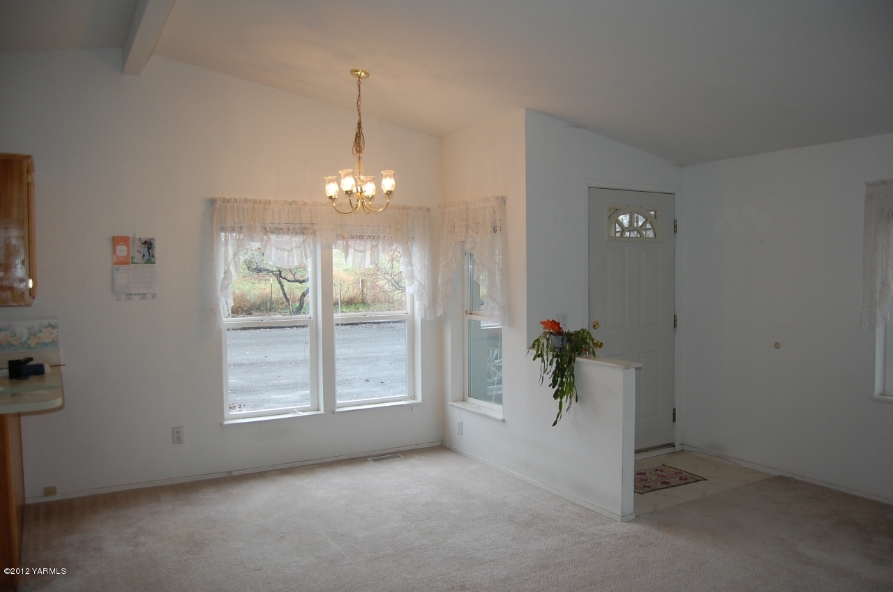 9614 Mieras Road Yakima, WA 98901 - Photo 4 of 13