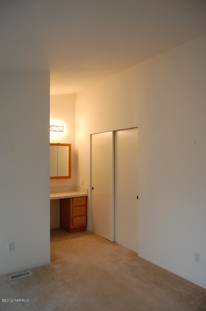9614 Mieras Road Yakima, WA 98901 - Photo 5 of 13 an empty room with closet and windows