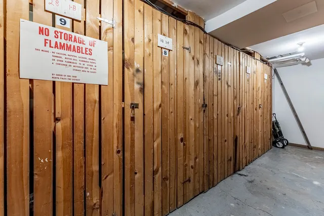 a view of a utility room