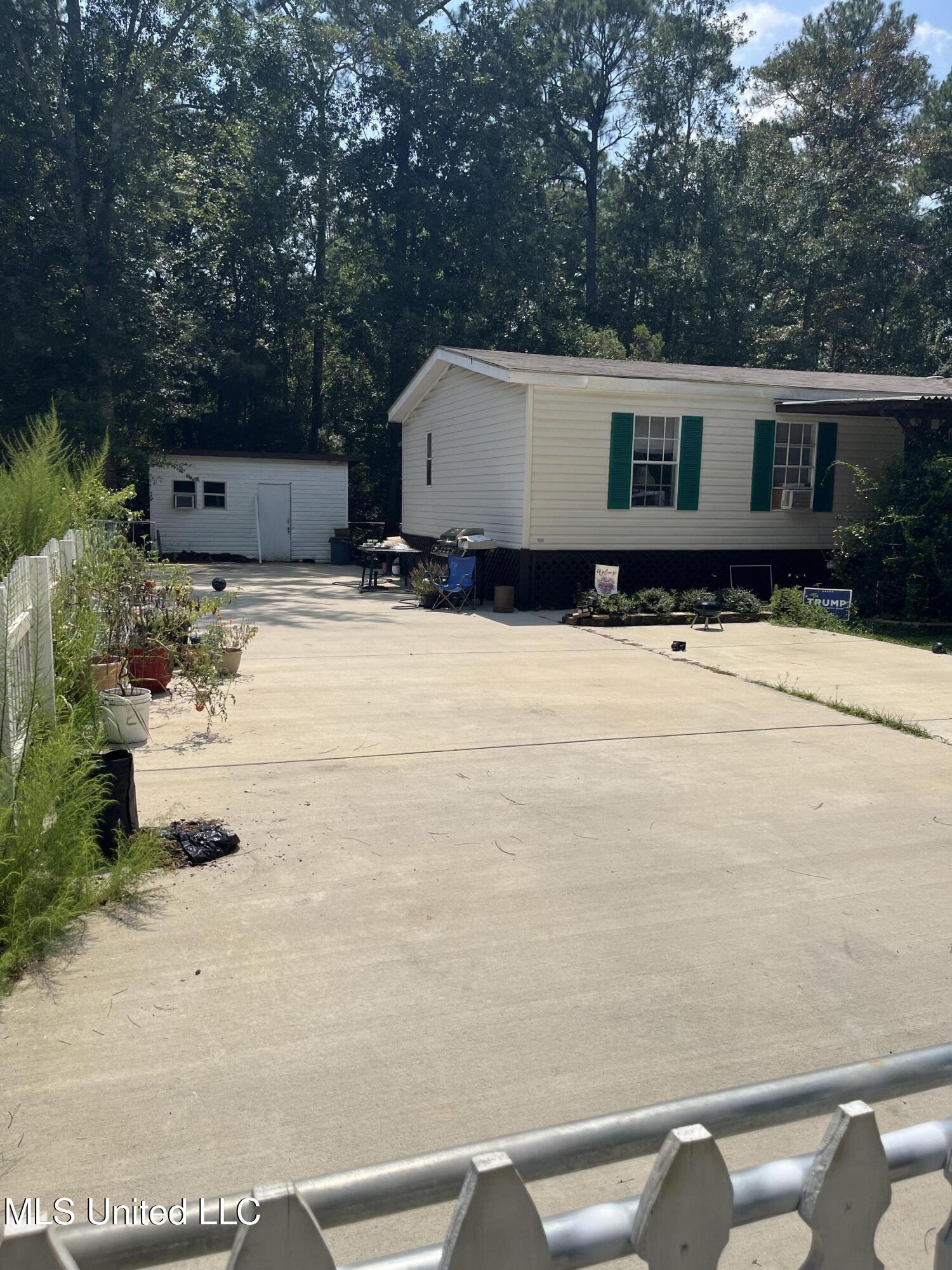 7853 Petunia Road Gautier, MS 39553 - Photo 2 of 16 IMG_6303