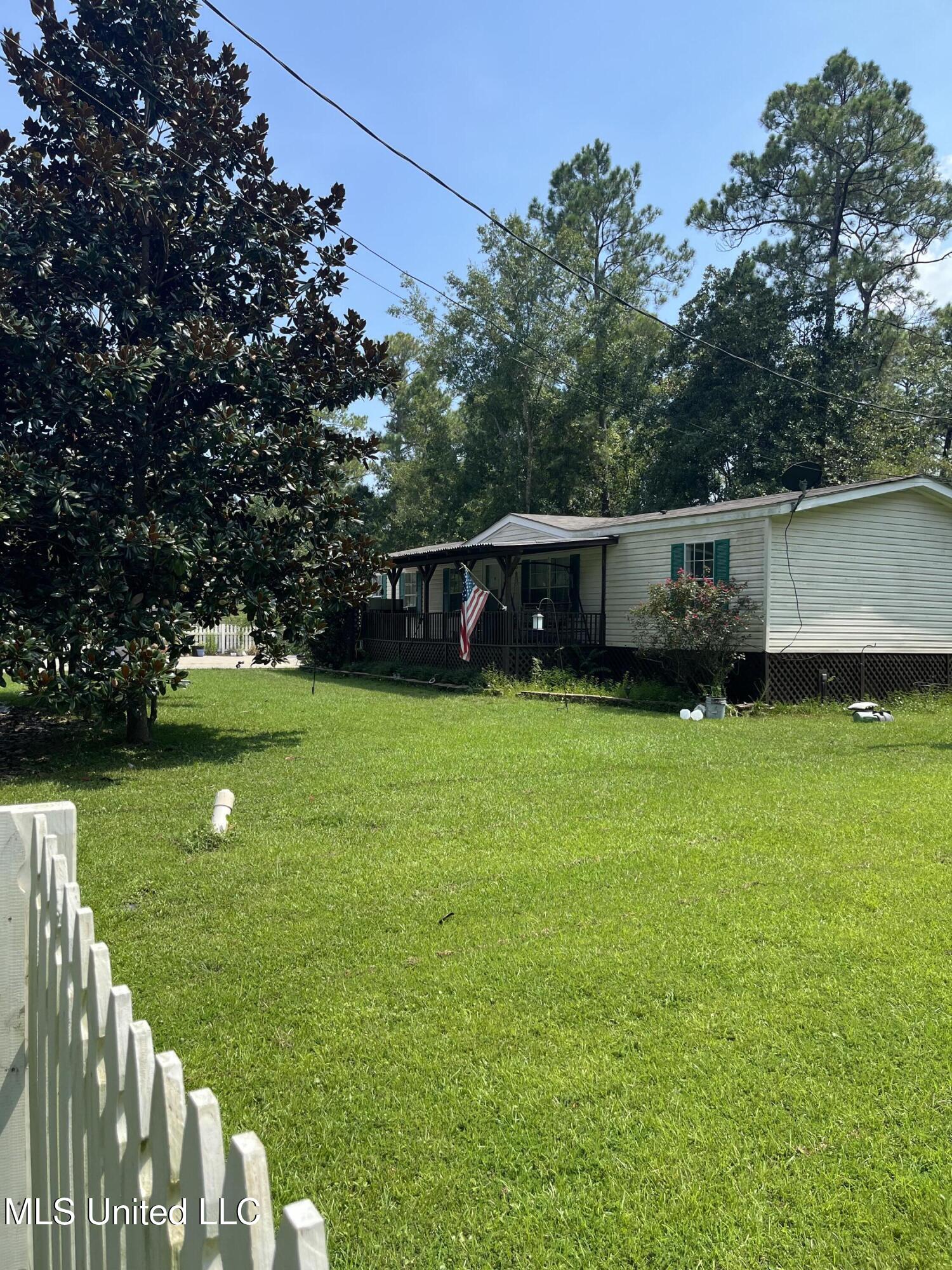 7853 Petunia Road Gautier, MS 39553 - Photo 3 of 16 IMG_6305