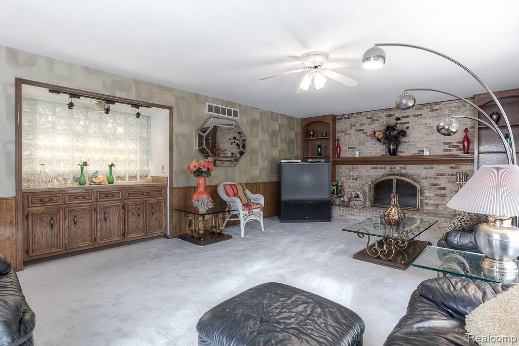 111 Longford Drive Rochester, MI 48309 - Photo 19 of 34 111 longford (12).jpg
