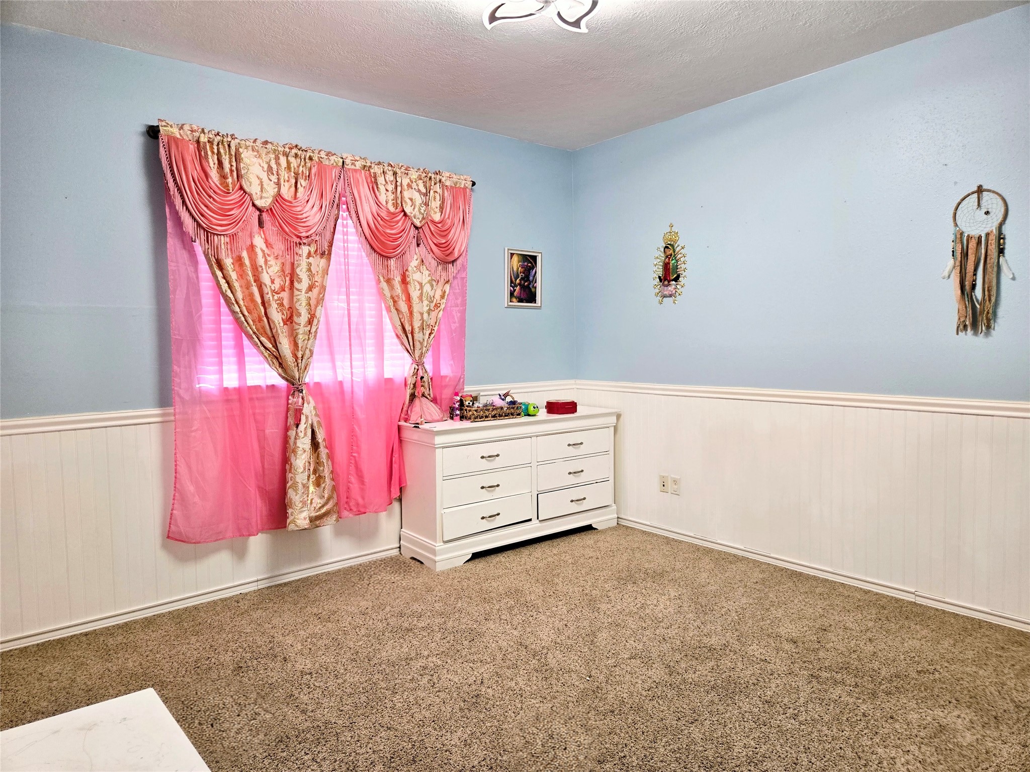9211 Memorial Grove Drive Spring, TX 77379 - Photo 17 of 38 a bedroom with a bed and a window