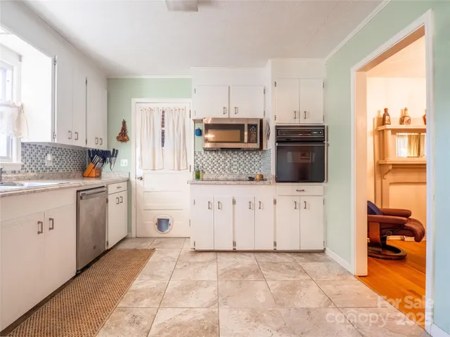 $335,000 | 203 Oak Grove Road, East Flat Rock, NC 28726