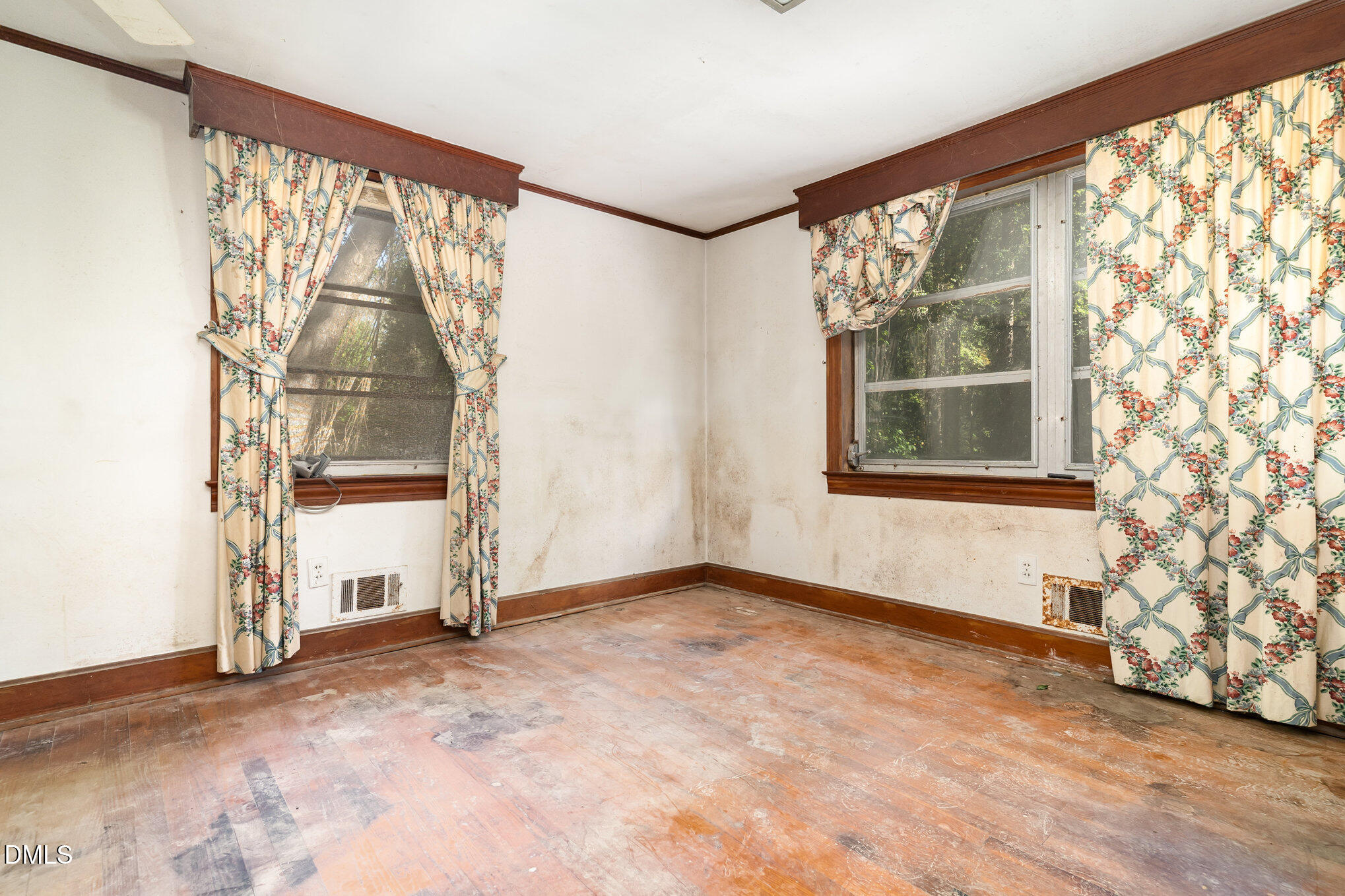 1312 Onslow Road Raleigh, NC 27606 - Photo 13 of 26 an empty room with windows and closet