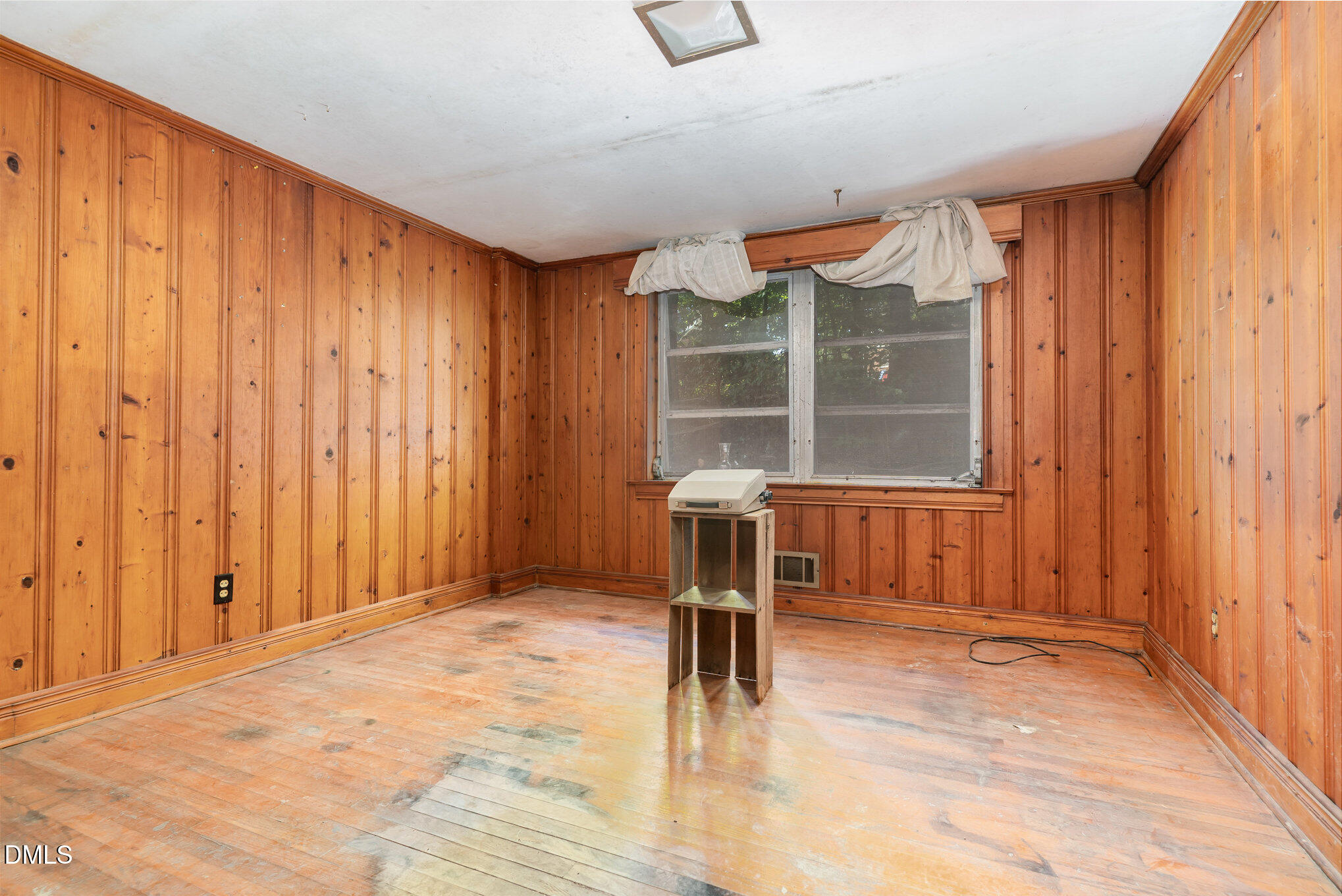 1312 Onslow Road Raleigh, NC 27606 - Photo 15 of 26 a view of a room with chairs and front door