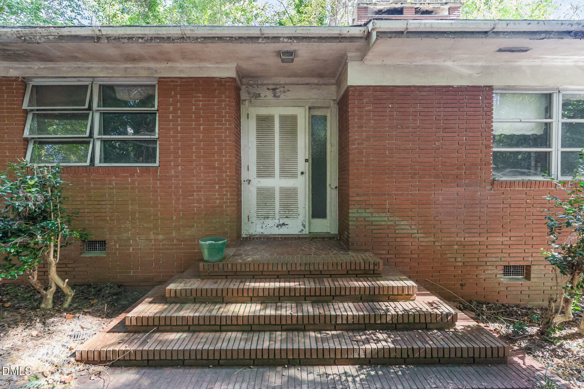 1312 Onslow Road Raleigh, NC 27606 - Photo 4 of 26 a front view of a house with a rug
