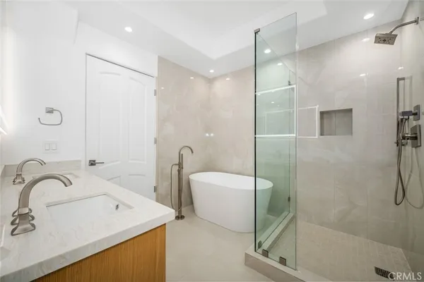 a view of a storage & utility room with washer and dryer