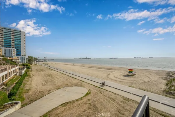 $17,995 | 1724 Bluff Place, Long Beach, CA 90802