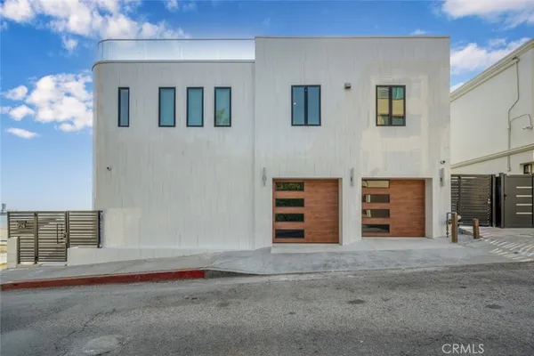 $17,995 | 1724 Bluff Place, Long Beach, CA 90802