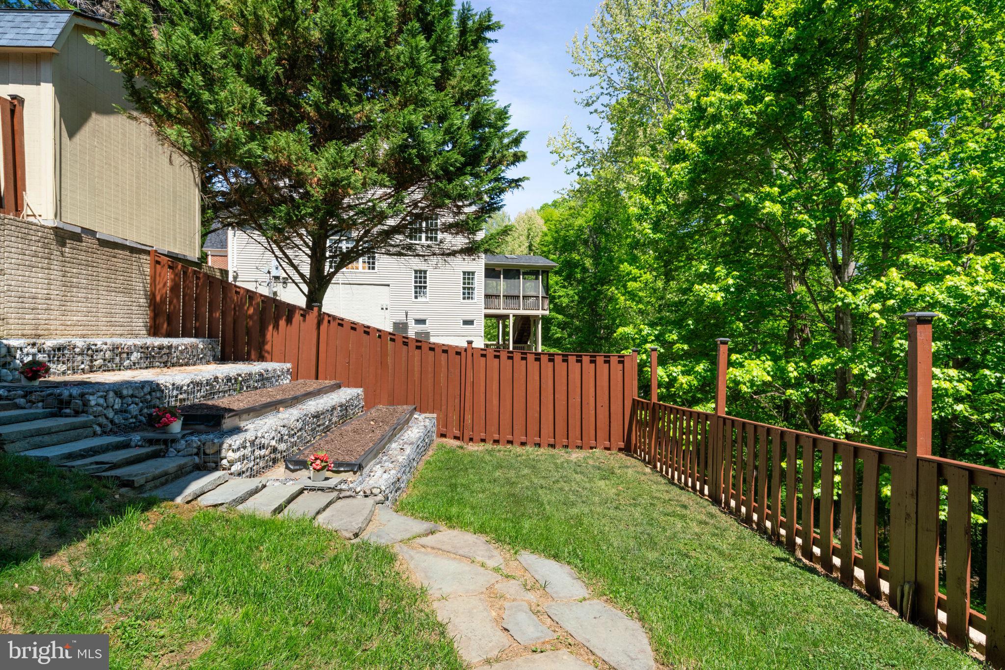8000 Pohick Road Springfield, VA 22153 - Photo 70 of 85 Side Yard