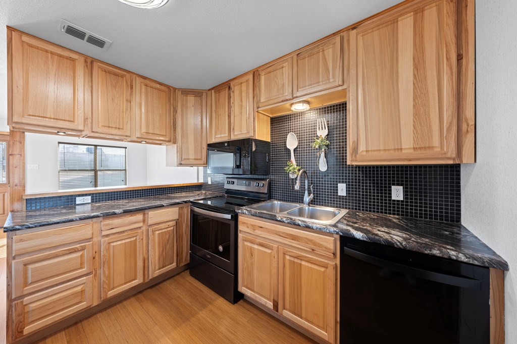 130 Avenue A Center Point Center Point, TX 78010 - Photo 10 of 28