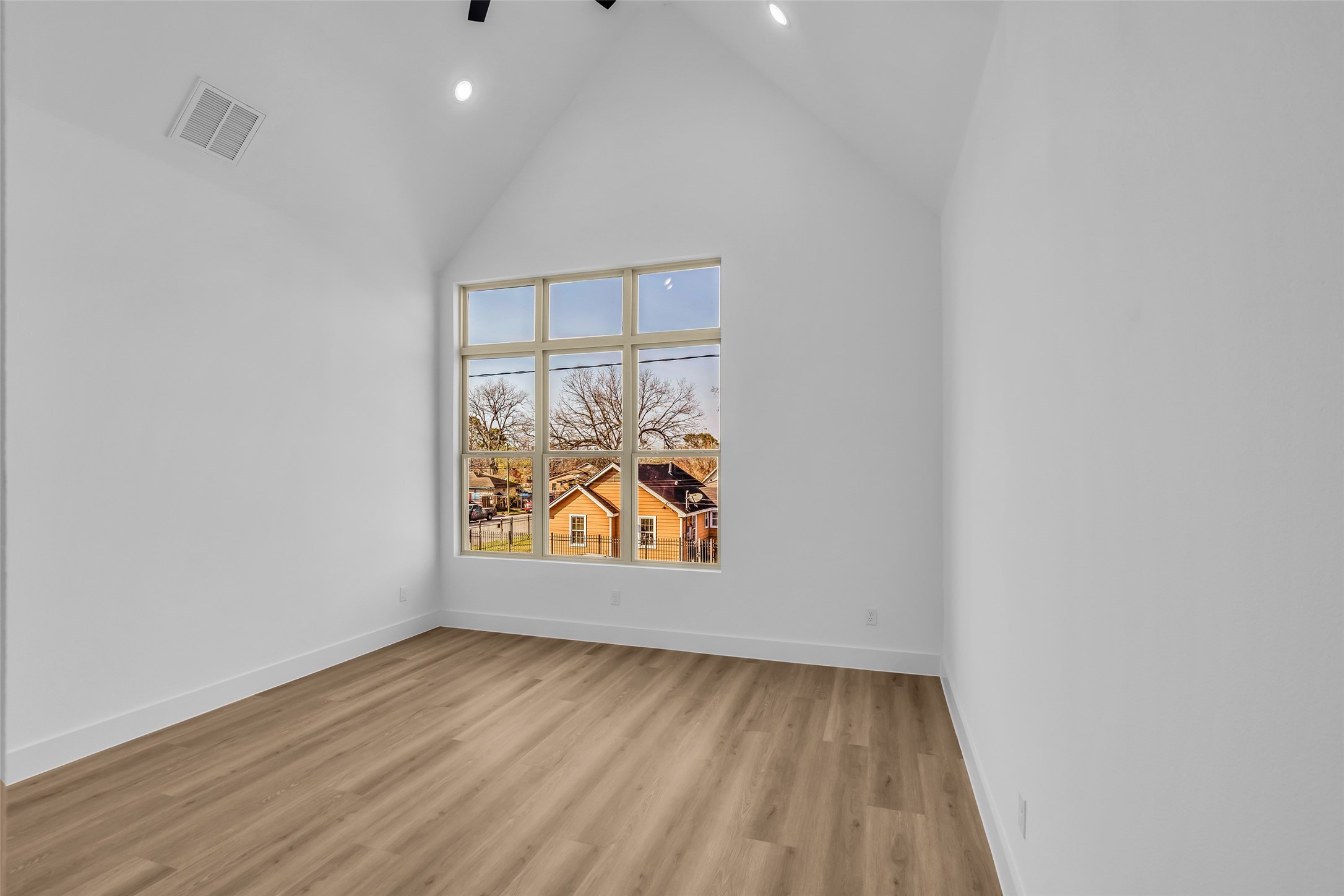 1506 Griffin Street Houston, TX 77009 - Photo 28 of 38 You will love this beautiful and spacious primary retreat with oversized windows, vaulted ceiling and the en-suite bath.