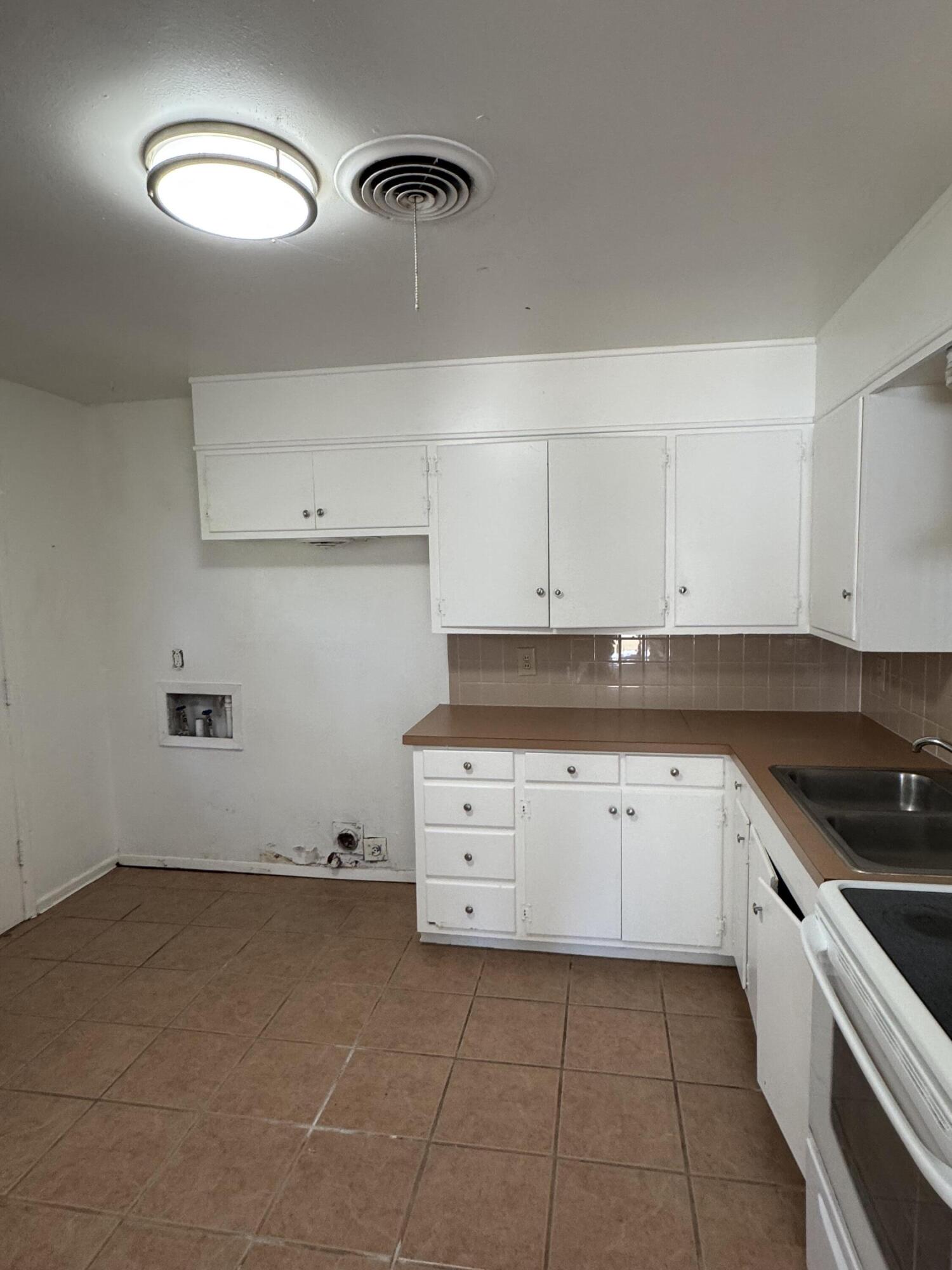2418 46th Street, Unit A Lubbock, TX 79412 - Photo 5 of 7 IMG_5998