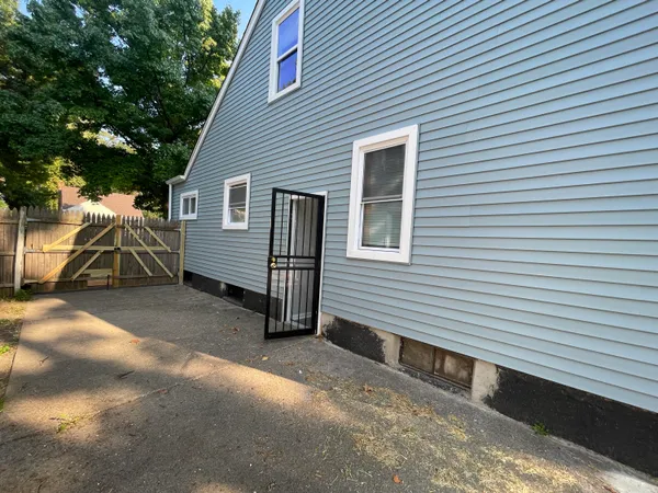 $1,525 | 18943 Greydale Avenue, Detroit, MI 48219