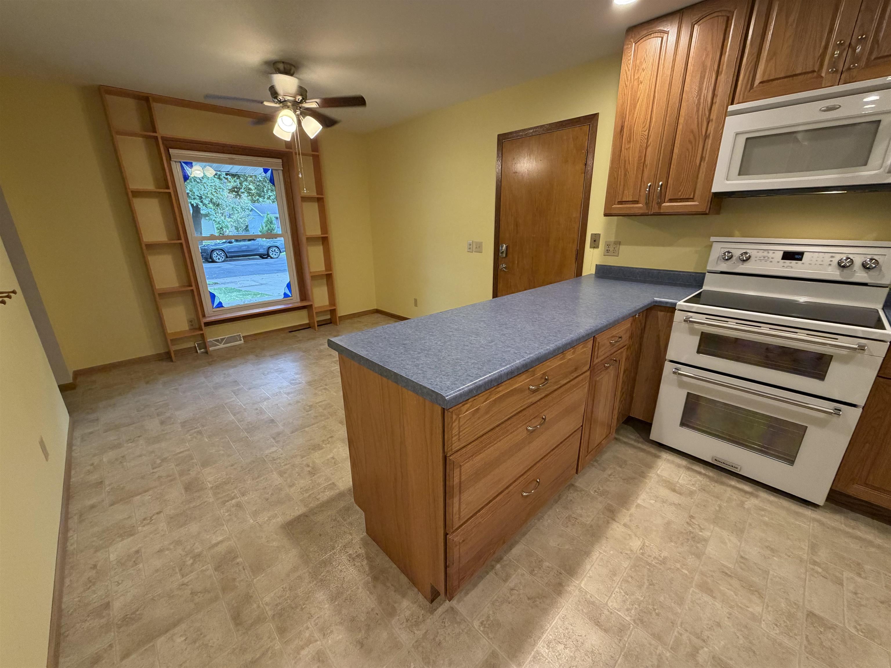 1709 Lynndale Road Madison, WI 53711 - Photo 4 of 18 Gallery Image 4