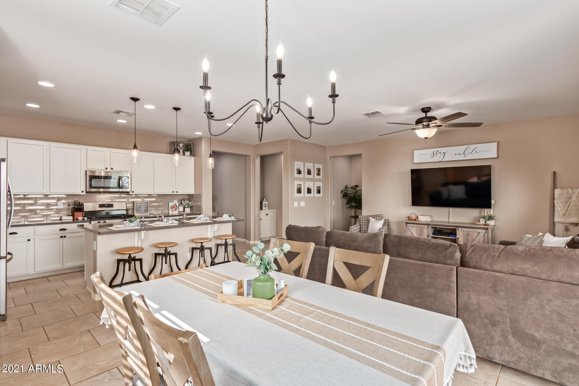 20933 West Almeria Road Buckeye, AZ 85396 - Photo 5 of 25 0010-10 - Almeria