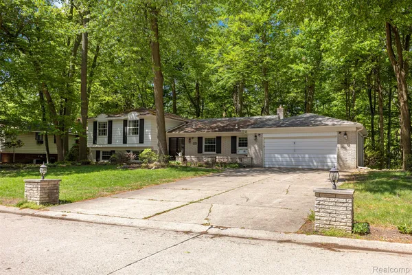 $599,000 | 21257 Woodfarm Drive, Northville, MI 48167